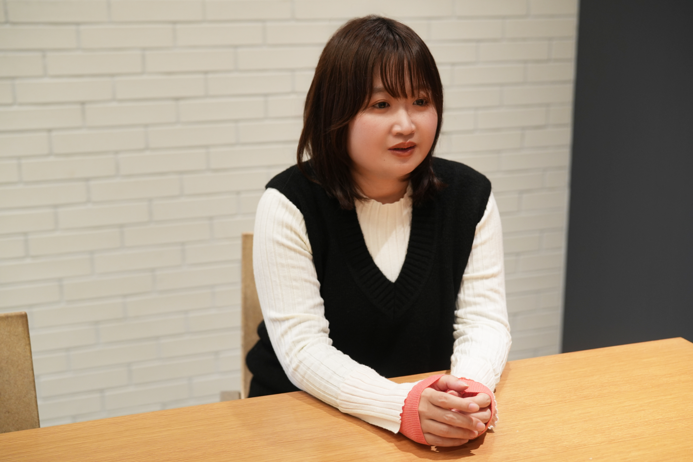 東さん