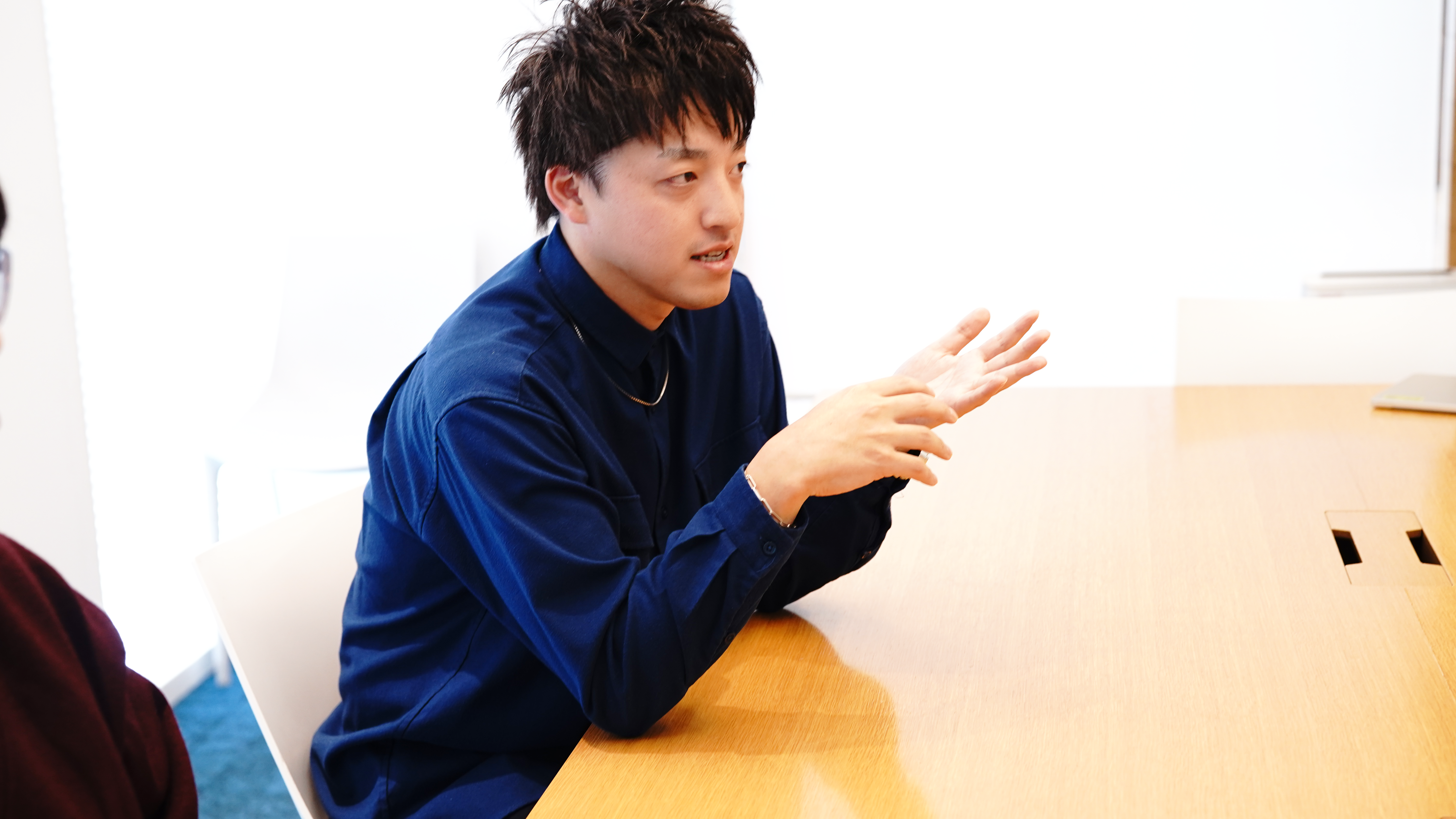 真面目な表情の中原さん2