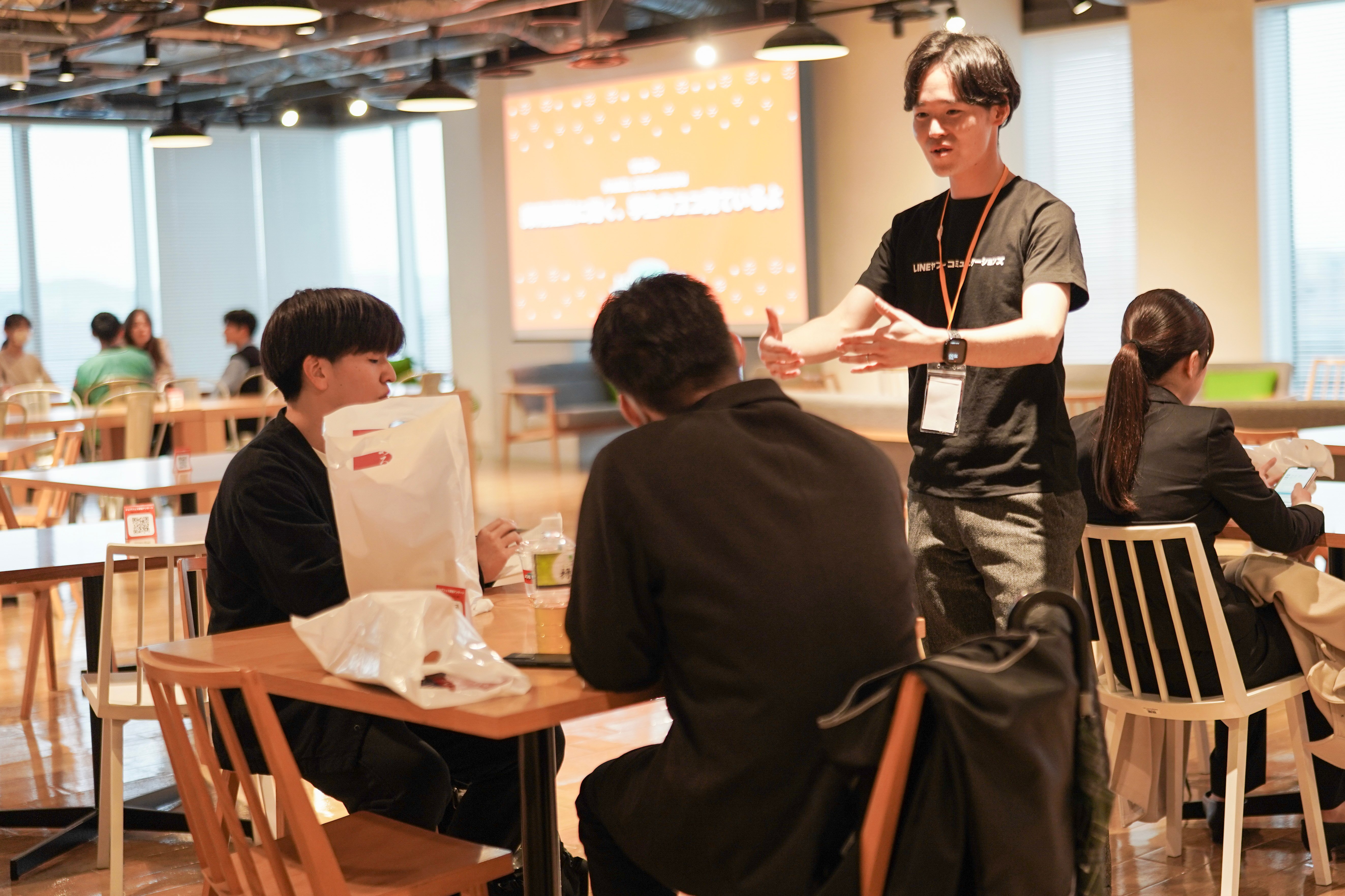 採用担当者と学生